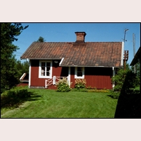 191 Degeråsen den 8 augusti 1996, en oförändrad och välvårdad stuga av 1872 års modell. Foto: Jöran Johansson. 