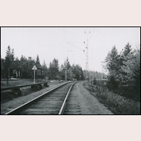 319 Skallerud okänt år, men efter att stugan byggts till vilket troligen skedde på 1920-talet. Bild från Sveriges Järnvägsmuseum. Foto: Okänd. 
