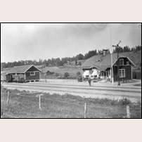 Skåresta station omkring 1916. Huset var av samma typ som i Yxningen. Bild från Sveriges Järnvägsmuseum. Foto: A.O. 