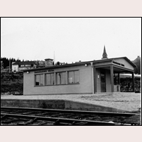 Örnsköldsviks Västra nya hållplats omkring 1960. Bild från Järnvägsmuseet. Foto: Okänd. 