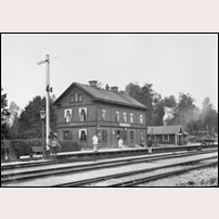 Hälleforsnäs station omkring 1900. Bild från Järnvägsmuseet. Foto: Okänd. 