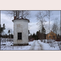Västanhede station den 16 januari 2022. Det gamla vattentornet står kvar i gott skick. Foto: Olle Thåström. 