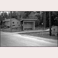 Svanrödjan hållplats okänt år. Bilden kommer från Mariestads bibliotek och har förmedlats av Hans Källgren. Foto: Okänd. 