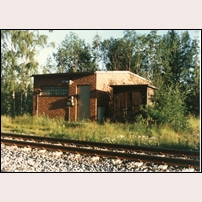 Gottne station den 6 augusti 1996, teknikhuset som ersatt det riktiga stationshuset. Foto: Jöran Johansson. 