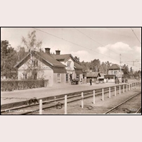 Kungsängen station på en vykortsbild tagen någon gång mellan 1946 och 1952. Foto: Okänd. 