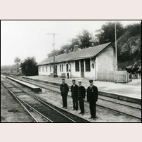 Torskors station 1908. Bild från webbplatsen Emmabodabanan. Sveriges Järnvägsmuseum uppger att bilden är tagen 1916 eller 1920 (uppgifterna varierar). Foto: Okänd. 