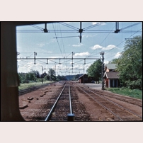 Frinnaryd station 1968. Bilden är tagen från bakhytten på ett norrgående motorvagnståg litt. Xoa5 (senare X5) eller Xoa8 (f.d. GDG-Expressen, senare X8). Foto: Rolf Johansson. 