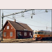 Smedberg station den 15 april 1989. Bilden är tagen i samband med Svenska Motorvagnsklubbens årsmötesresa. Foto: S-O Strand. 