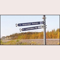 Låktatjåkka hållplats Tuesday, 15 September 1998. Namnet stavas olika på hållplatsen och vägvisaren dit. Foto: Olle Alm. 