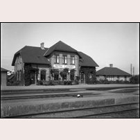 Östra Ljungby station 1929. Bild från Sveriges Järnvägsmuseum. Foto: Ax. Blomgren, Klippan. 