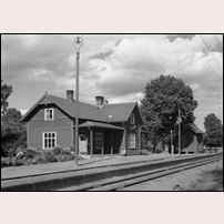 Hossmo station omkring 1957. Bild från Sveriges Järnvägsmuseum. Foto: D. Sjöholm. 