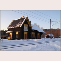 Moliden station den 7 januari 2010. Ett väldigt trevligt "pepparkakshus" med utsökt detaljarbete och tilltalande färgsättning. Foto: David Larsson. 