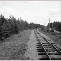 Gravendal station den 16 augusti 1970. Utfarten mot Hällefors. Rakt fram till vänster om spåret gick banan mot Hörken. Foto: Jöran Johansson. 