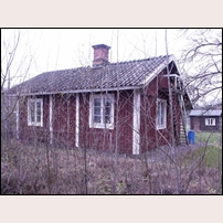 551 Milhagen den 23 april 2007. En mycket trevlig och välhållen stuga av 1872 års modell. Foto: Jöran Johansson. 