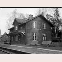 Nyhyttan station den 25 mars 1943. Bild från Sveriges Järnvägsmuseum. Foto: Okänd. 