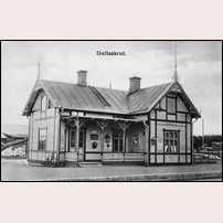 Gullaskruv station troligen omkring 1900. Bilden kommer från Sveriges Järnvägsmuseum som uppger att den är tagen på 1940-1950-talet, men den är ju uppenbart mycket äldre än så. Foto: Okänd. 