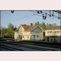 Molkom station i maj 1969. Bild från Örebro banregion, regionskontoret via Sveriges Järnvägsmuseum. Foto: Okänd. 