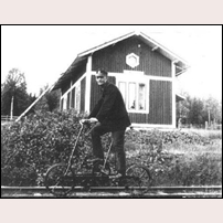 2 Pingstaberg på en bild från 1930-talet. Banvakten heter Olof Norström. Foto: Okänd. 