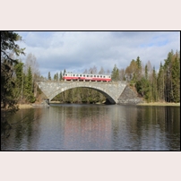 Bro över Flåsjöån den 13 maj 2016, en sällsynt vacker skapelse. Foto: Jöran Johansson. 