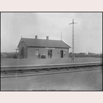 Gyllebo station 1900. Bild från Sveriges Järnvägsmuseum. Foto: H. Rosendahl. 