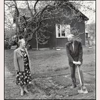 119 Lyviken. Bilden ur Konduktörsposten nr 2 1961 hämtad från Sveriges Järnvägsmuseum.  Tyvärr framgår där inte vilka personerna är. Foto: Rolf Bergström, Eskilstuna. 