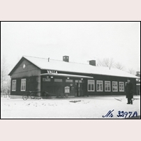 Valla station, nya stationshuset som stod färdigt 1942. Bild från Sveriges Järnvägsmuseum. Foto: Okänd. 
