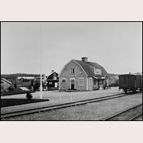 Jättendal station Wednesday, 16 August 1933. Bild från Sveriges Järnvägsmuseum.  Foto: T. Hallenius. 