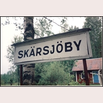 Skärsjöby hållplats i maj 2000, utöver plattformen finns en fristående namnskylt kvar. Foto: Sven Olof Muhr. 