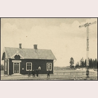 Torved station, första stationshuset. Bild från Järnvägsmuseet, som uppger att den tagits omkring 1906. Fråga är dock om huset var byggt så tidigt. Foto: Erik Rud, Fredsberg. 