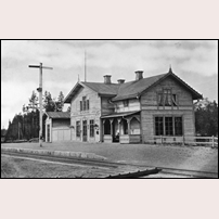 Älvkarleö station omkring 1880. Bild från Järnvägsmuseet. Foto: Okänd. 