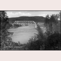 Bron över Piteälven norr om Älvsbyn, okänt år. Okänt vykort från Järnvägsmuseet. Foto: Okänd. 