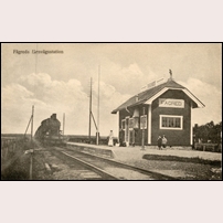 Fägre hållplats omkring 1918. Tåget dras av ett snälltågslok litt. A. Bild okänt vykort från Järnvägsmuseet. Foto: Erik Rud. 