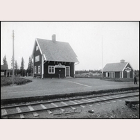 Björvallen station, här med det ursprungliga namnet Raftsjön, omkring 1913. Bild från Järnvägsmuseet. Foto: Okänd. 