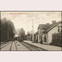Strömsholm station på ett okänt vykort postgånget 1916. Bild från Järnvägsmuseet. Foto: Okänd. 