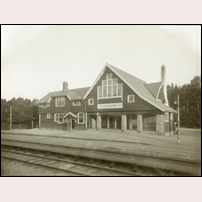 Hindås station omkring 1920. Bild från Järnvägsmuseet. Foto: Okänd. 
