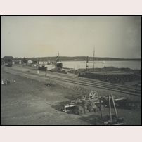 Piteå hamn tidigast 1915, det år då statsbanan Älvsbyn - Piteå öppnades. Bild från Järnvägsmuseet. Foto: Okänd. 