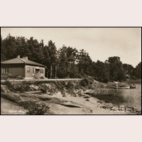 Mjörn hållplats på 1950-talet. Vykort från Järnvägsmuseet. Foto: H. Lindenhag, Göteborg. 