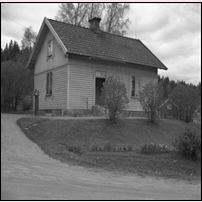 Våmb banvaktsstuga på 1950-talet. Bild från Järnvägsmuseet. Foto: Nils Ström. 