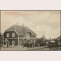 Fjärdhundra station på 1910-talet.  Vykort från Andersson & Fröding, Heby. Foto: Okänd. 