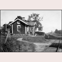 970 Apelkullen på 1940- eller 1950-talet. Bild från Järnvägsmuseet.

(Bilden har varit inlagd såsom bvst Apelkullen, intill förväxling lik Rödsle. Men Magnus Andersson visste.) Foto: Okänd. 