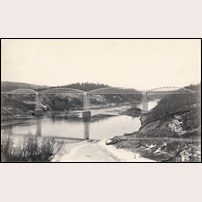 Bro över Indalsälven norr om Ragunda omkring 1890. Bild från Järnvägsmuseet. Foto: Okänd. 