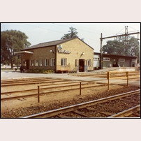 Vårgårda station, andra stationshuset 1968 - 1969. Bild från Järnvägsmuseet. Foto: Okänd. 