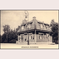 Möckhult station på bild ur NOJ:s 50-års jubileumsbok 1924. Stationshuset är byggt troligen 1906. Foto: Okänd. 