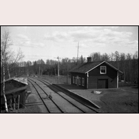 Flosjöhyttan station på 1930-talet. Bild från Järnvägsmuseet. Foto: Okänd. 
