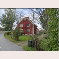 314 B Hallsberg enligt Google Street View 2023. Fotoriktning mot nordväst, alldeles till vänster om gatan går järnvägslinjen mot Mjölby (nedåt i bilden). Foto: Okänd. 