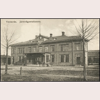 Västerås station gatusidan omkring 1905. Okänt vykort på bild från Järnvägsmuseet. Foto: Okänd. 
