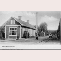 Prästköp station 1902. Vykort från John Fröbergs Konstförlag, Finspång på bild från Järnvägsmuseet. Foto: Okänd. 