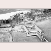Norsholms gård, banvaktsstuga med okänt nummer på 1950-talet.  Foto: Okänd. 