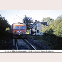765 Långenäs den 27 september 1993 med "paprikatåget" X9 nr 138. Foto: Erik Forss. 