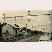 Stureholm station den 19 maj 1938. Ett godsmagasin i tegel måste vara ytterst ovanligt. Bild från Järnvägsmuseet. Foto: Tage Hallenius. 